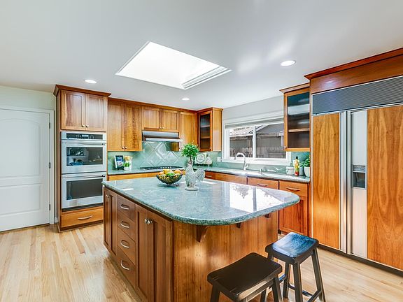 5th image of 1499 English Dr