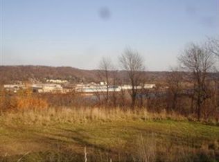 721 Pine St, Crescent, PA 15046