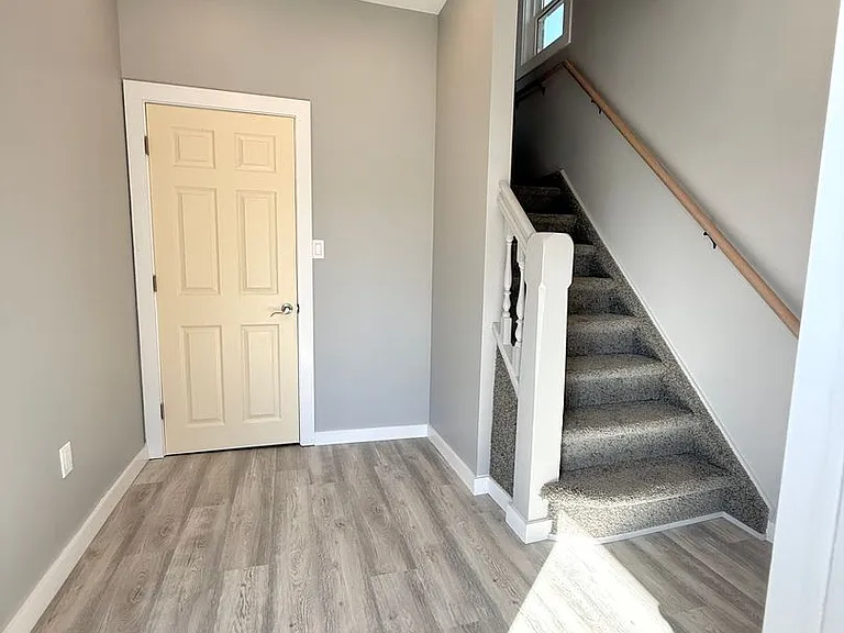 176 Smith Ave — Photo 2