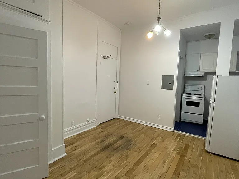 320 Cooper St #7 — Photo 1