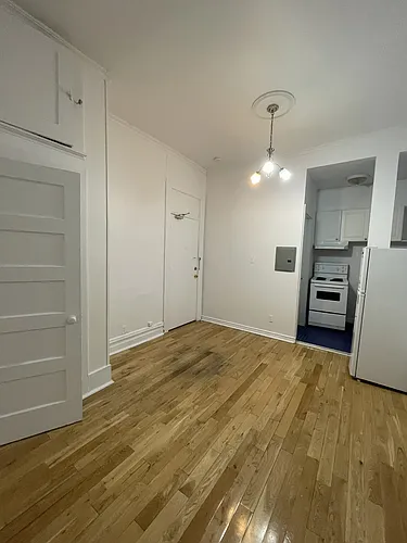 320 Cooper St Photo 1