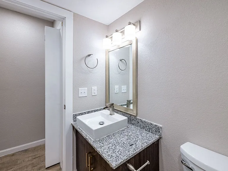 Alma Apartments — Photo 68