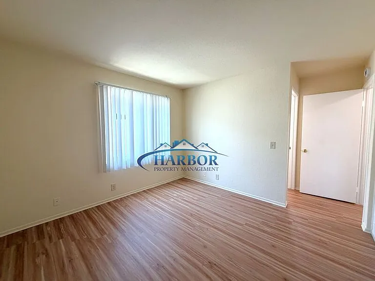 4567 W 159th St #11 — Photo 12