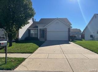 6818 Kensington Dr, Maryville, IL 62062