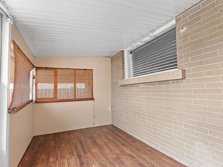 298 Barton St — Photo 26