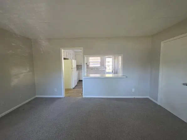 400 Locust Street, 400 Locust St APT B, Clarksville, TN 37042