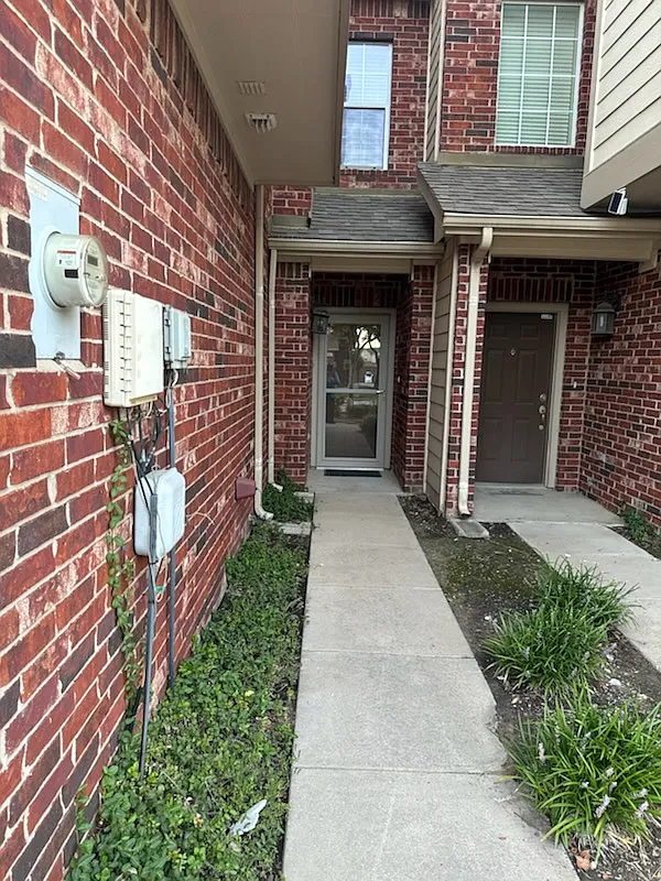 3 bed, 2.5 bath, 1602 sqft, $2,600 — Photo 2