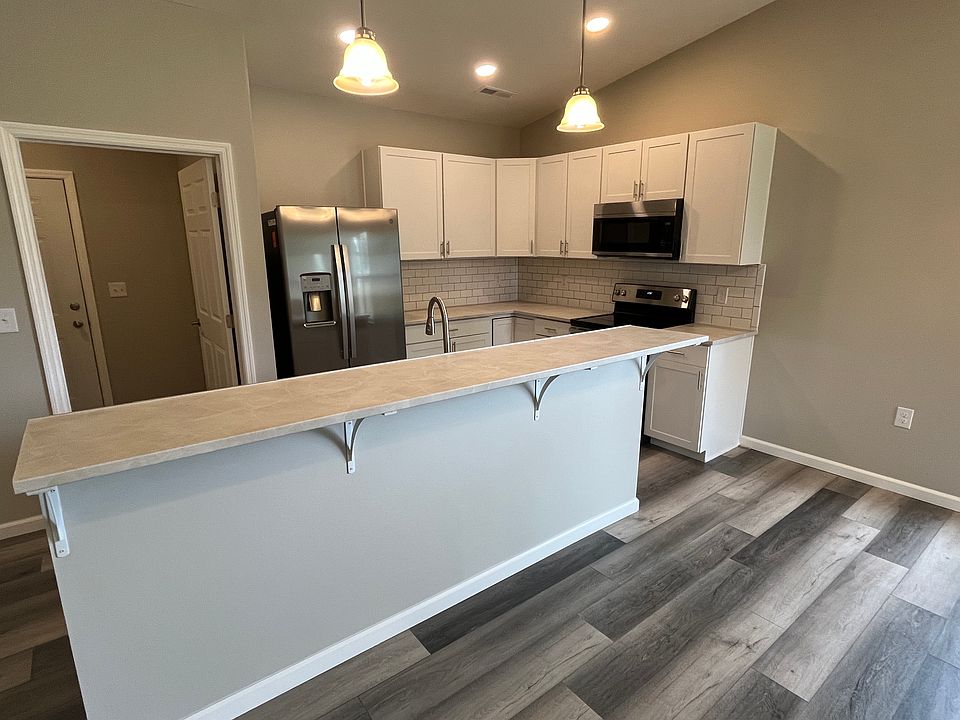 1st image of 118 Burgundy Dr