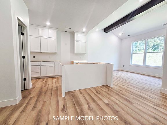 3rd image of 7064 Meadow Dr