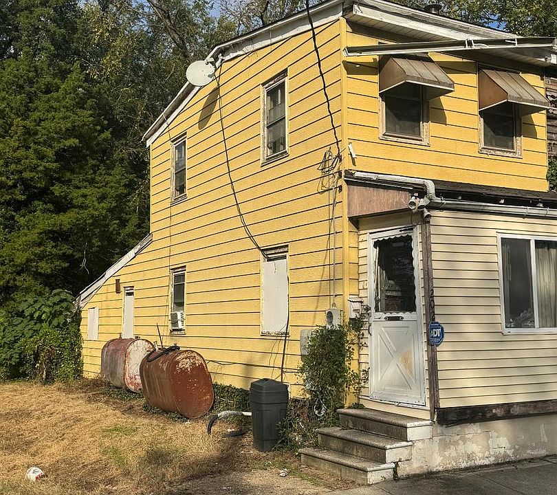 1st image of 202 Pledger St