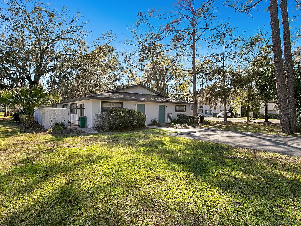 1820 NW 10th St
