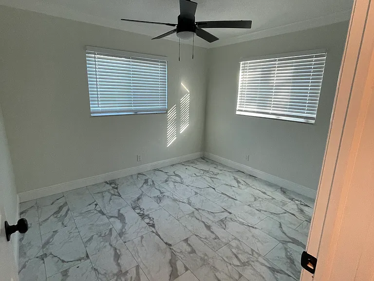 365 NW 4th Ct — Photo 13