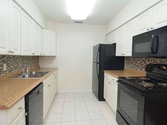 3rd image of 3696 Manatee Dr SE