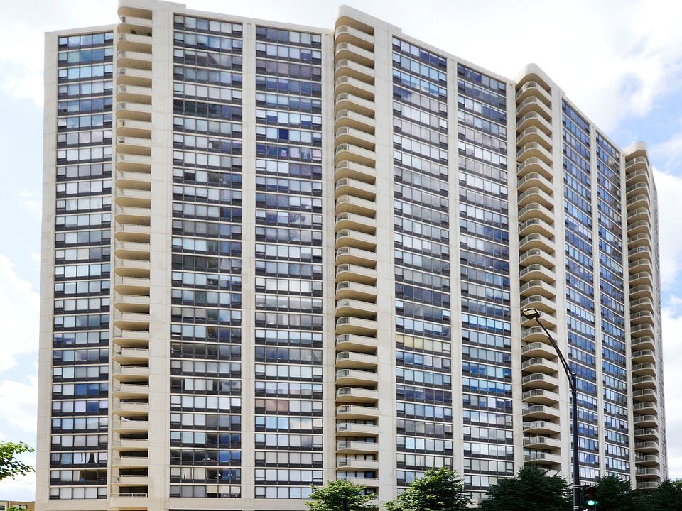 1st image of 3930 N Pine Grove Ave APT 806