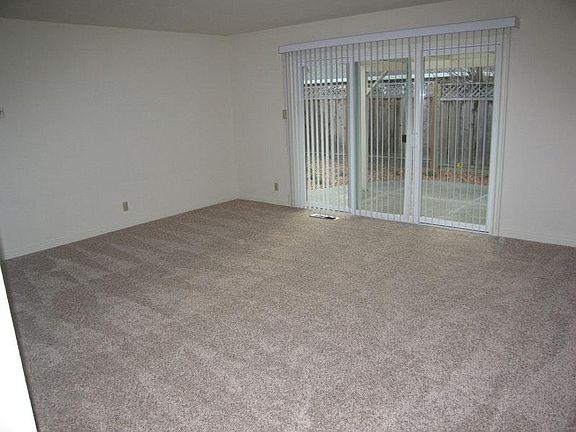 2nd image of 1115 Nottingham Pl