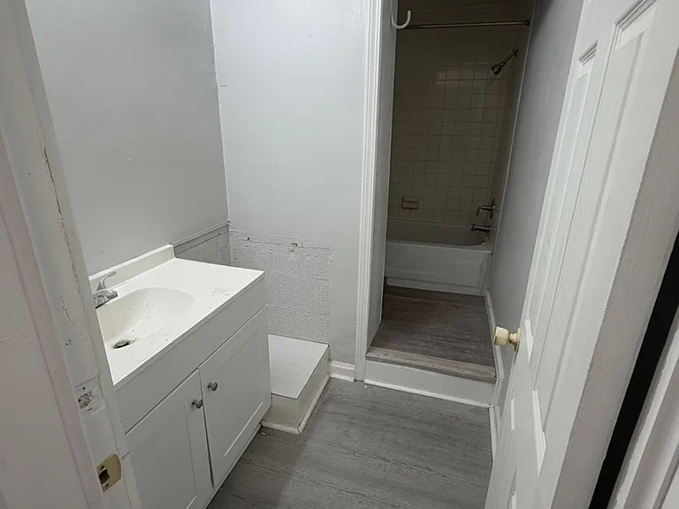 615 E Court St #A — Photo 5
