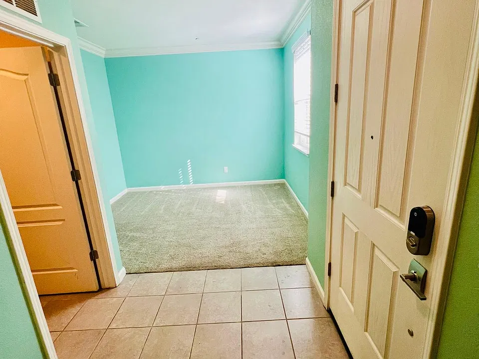 entrance/bonus room