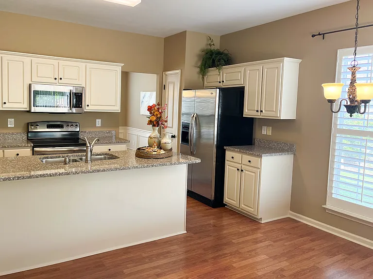 108 Saint James Place Dr — Photo 5