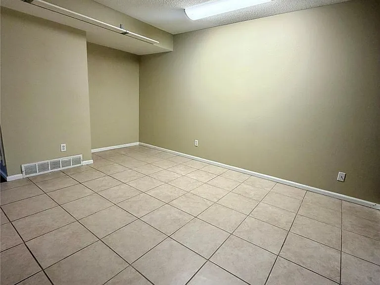9066 E Lehigh Ave — Photo 3