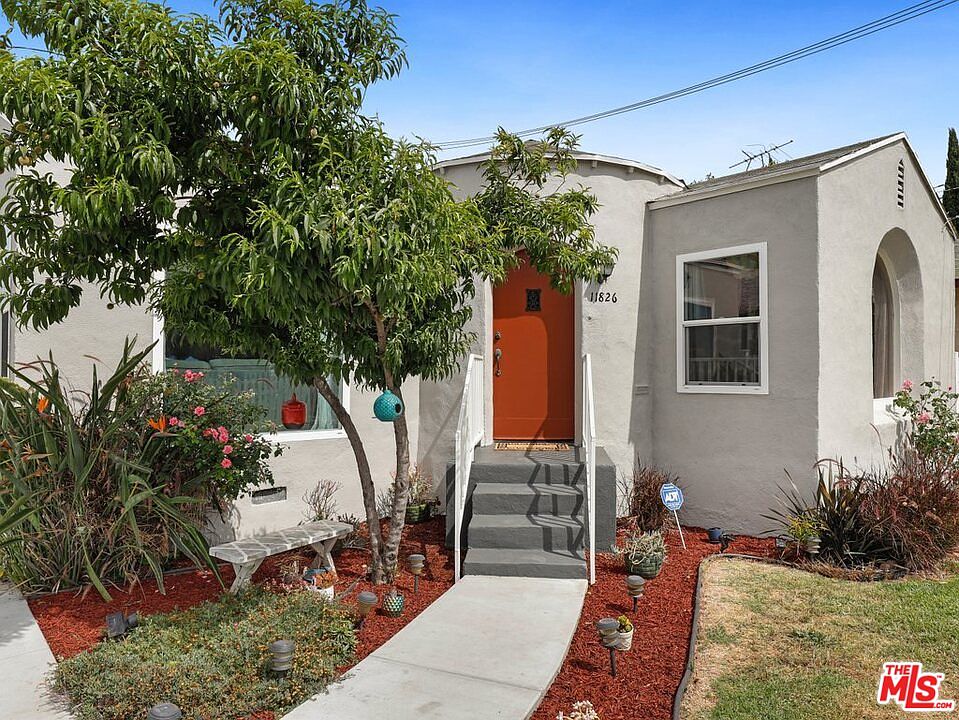 1st image of 11826 Antwerp Ave