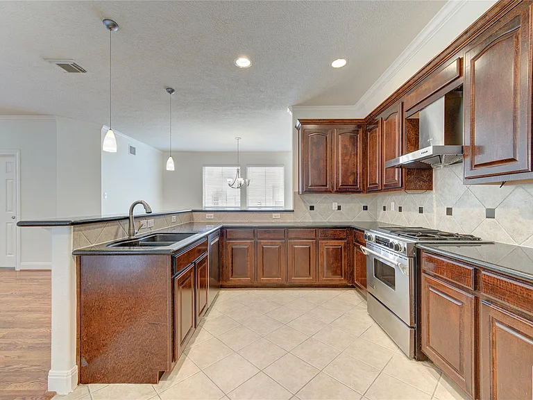 1322 Cohn St — Photo 12