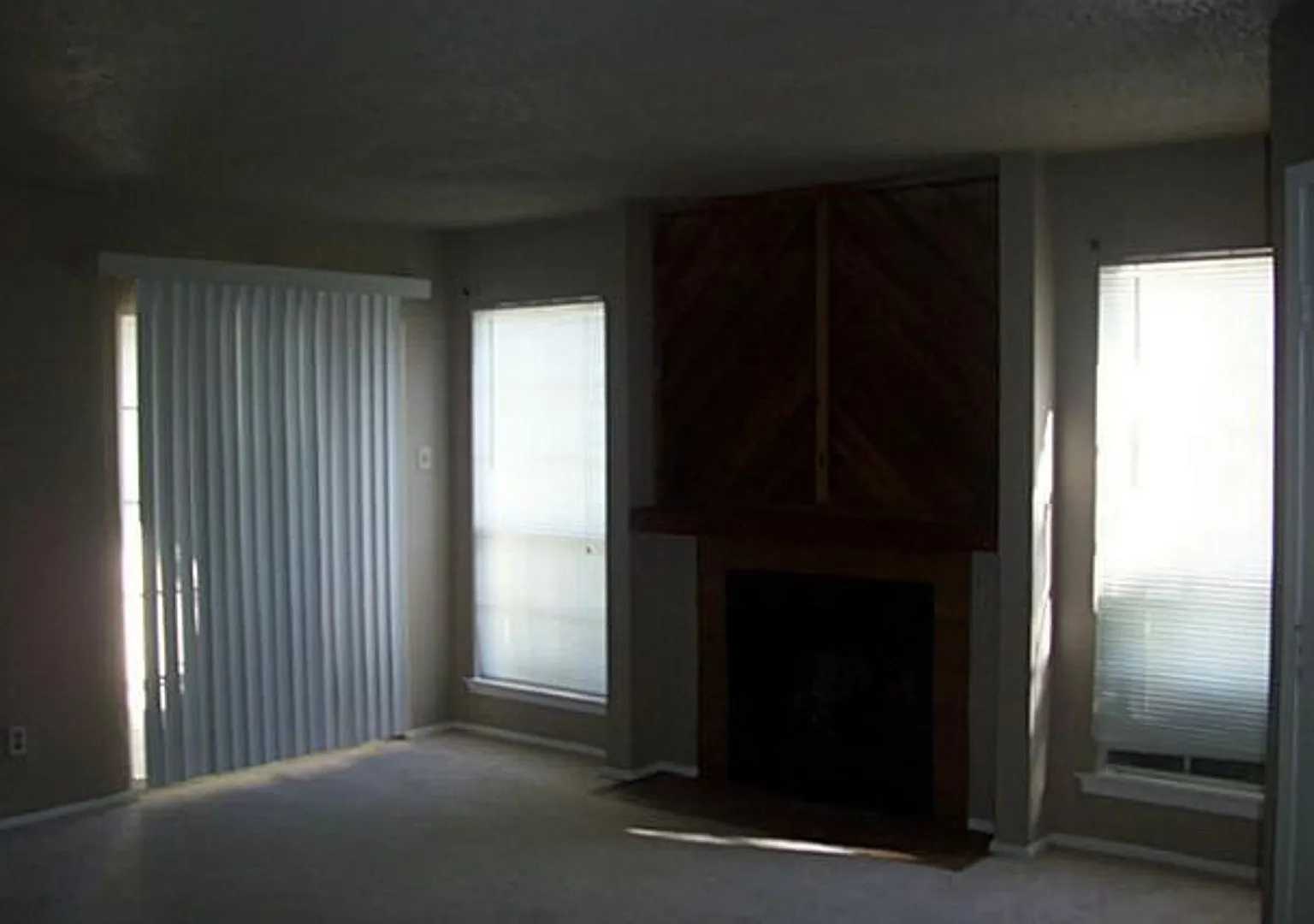 Cozy 1 Bed and 1 Bath (Ground Floor) Condo Features. Full-size Washer and Dryer connections. — Photo 4