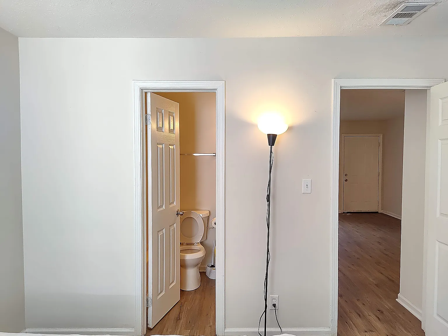 1 bed, 750 sqft, $1,150 — Photo 2