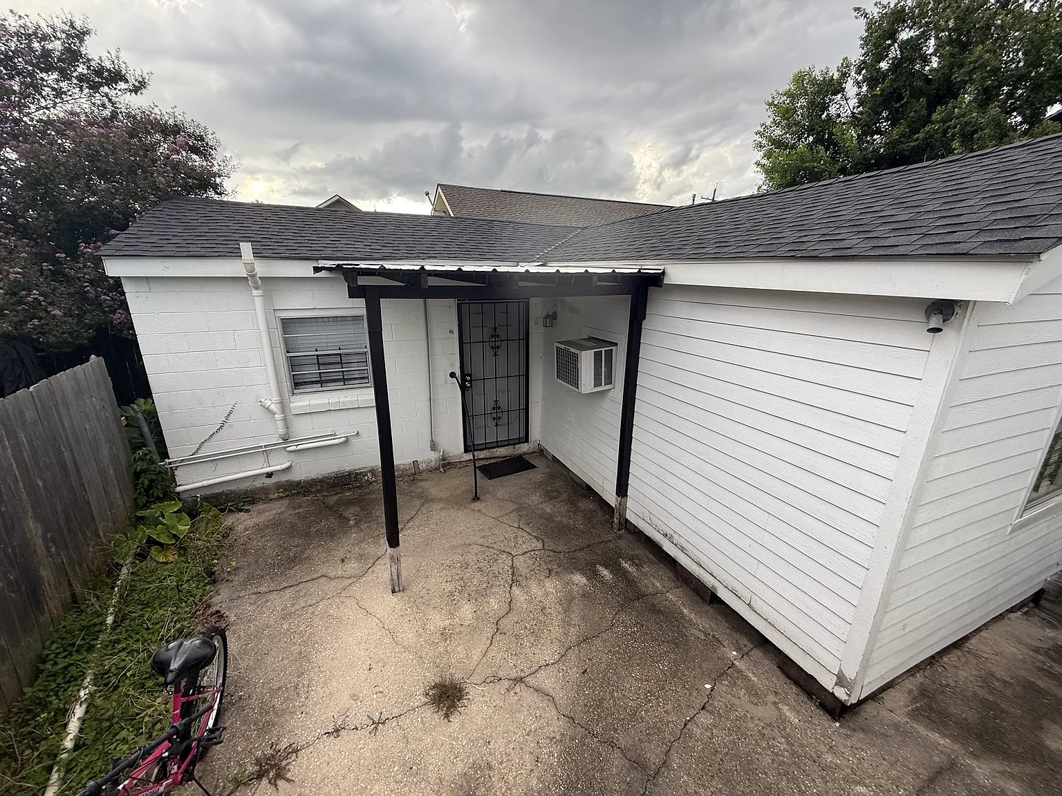 1 bed, 450 sqft, $1,100 — Photo 1