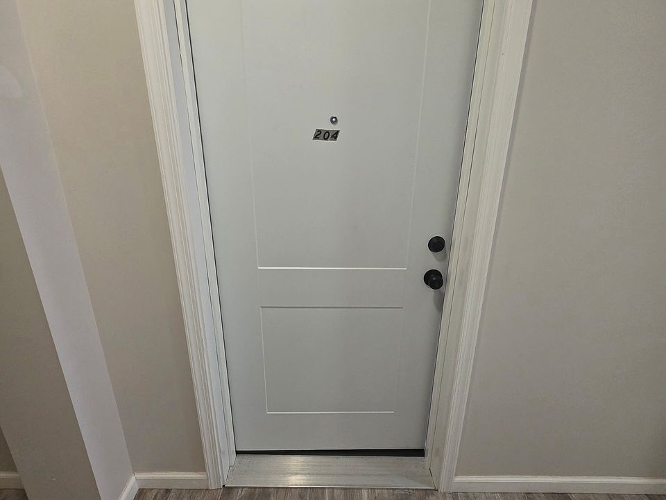 1st image of 3012 E Thompson St #204
