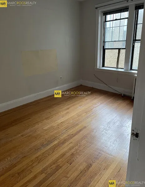 3 bed, 1200 sqft, $4,300 — Photo 3