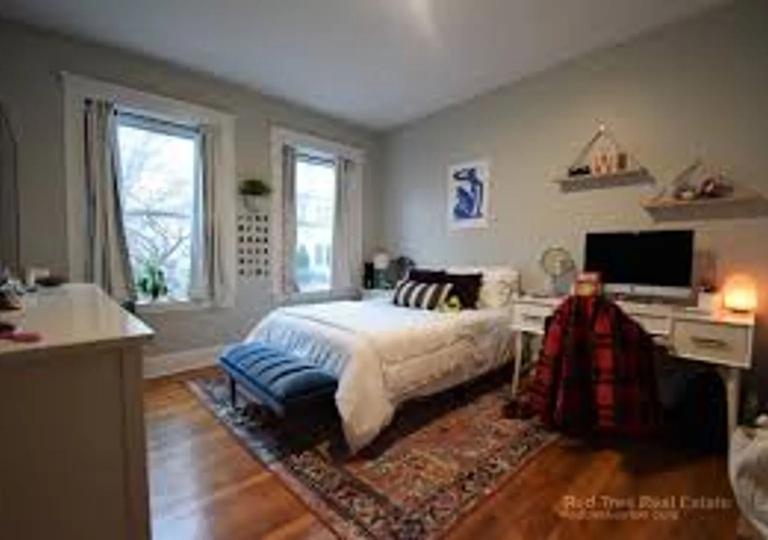 Luxury Apt in Perfect Brookline Location! Laundry in Unit! Pro Managed — Photo 2