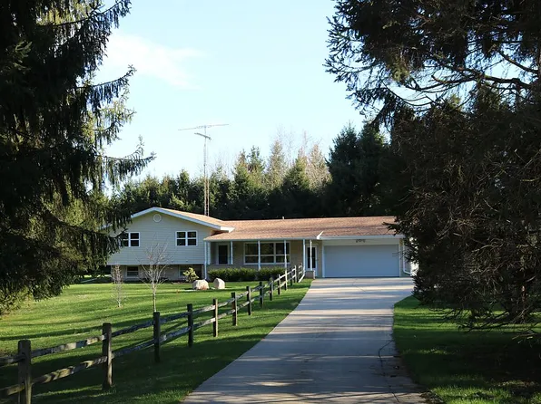 4327 Pier Rd, Benton Harbor, MI 49022