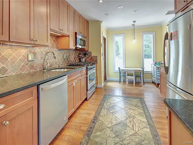 441 Boston Post Rd — Photo 4