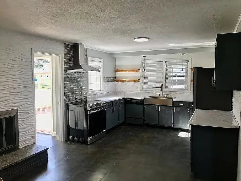 517 Lee Dr — Photo 6