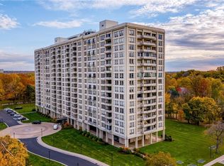 1 Bratenahl Pl APT 802, Cleveland, OH