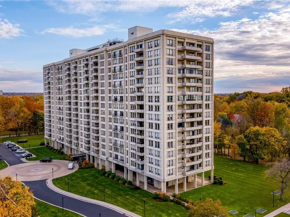 1 Bratenahl Pl APT 802, Cleveland, OH 44108