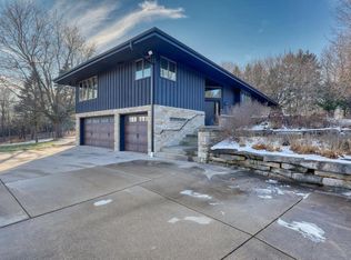 N79W32885 Petersen Rd, Hartland, WI 53029