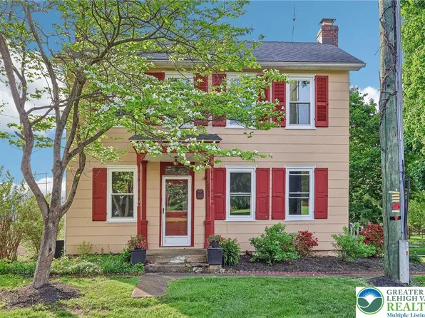 8893 Longswamp Rd, Alburtis, PA 18011