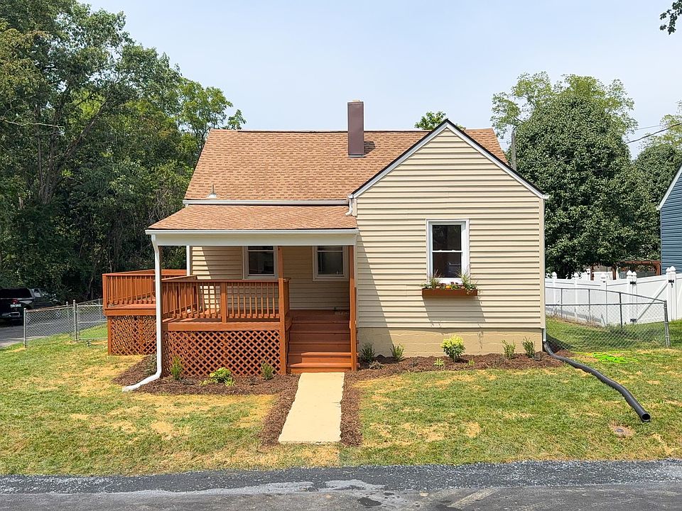 1st image of 901 N Forest Ave