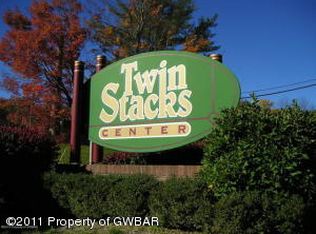 1194 Twin Stacks Dr, Dallas, PA 18612