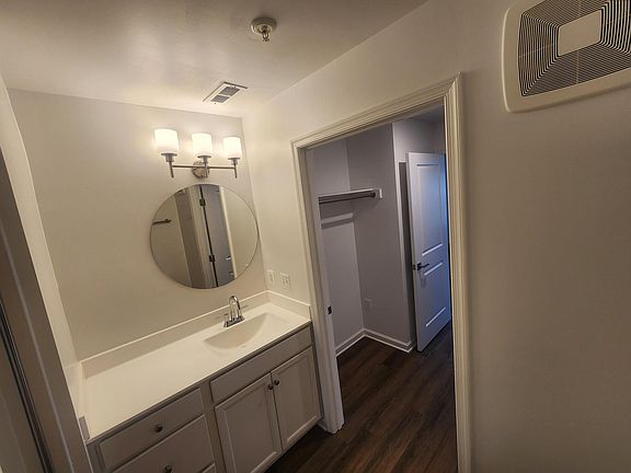 3rd image of 670 Southview Ct #660F