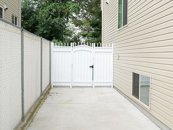 2nd image of 160 Lily Pond Ave