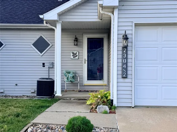 2304 Bos Landen Dr APT 2, Pella, IA 50219