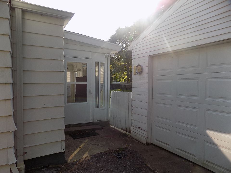 2nd image of 1528 Kingston Ave