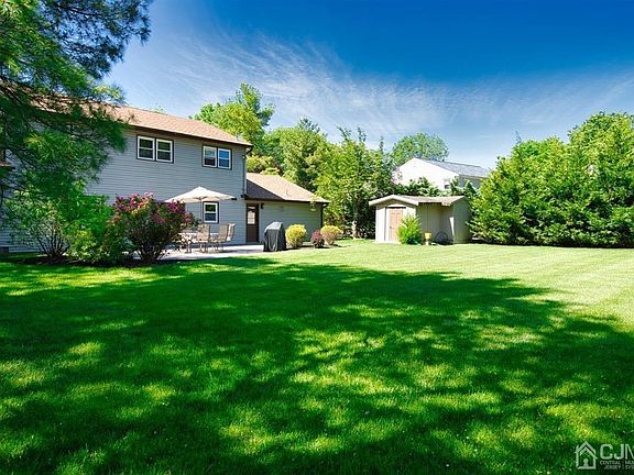 5th image of 76 Tall Oaks Dr