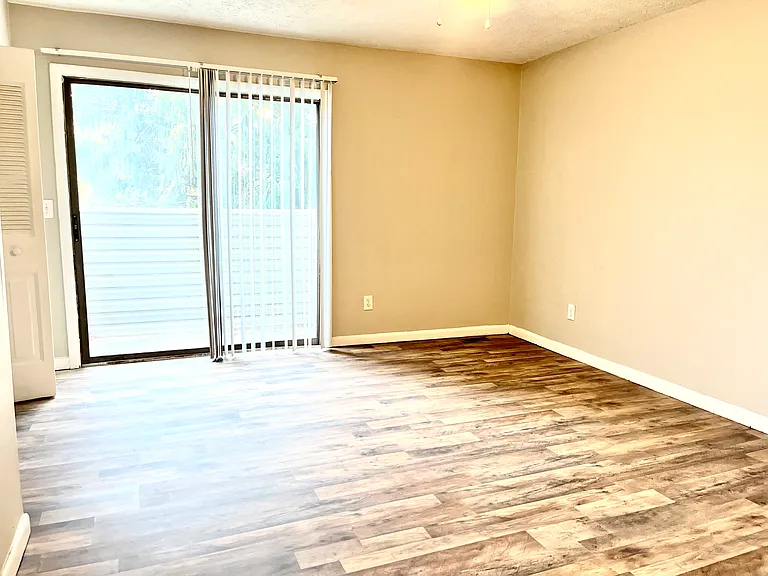 573 Delzan Pl — Photo 4