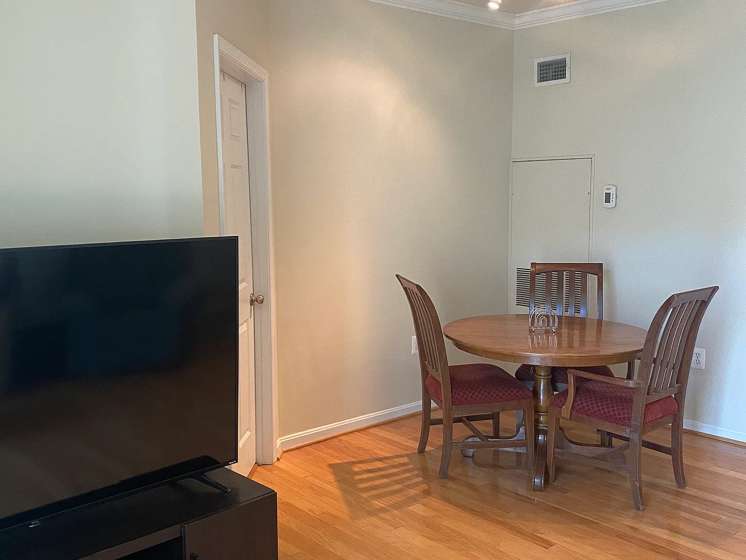 2 bed, 1056 sqft, $2,700 — Photo 4