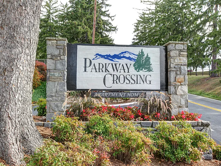 Parkway Crossing — Photo 27