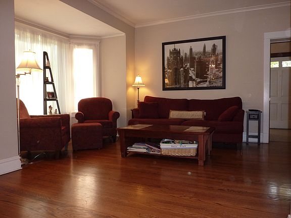 Livin room with bay windows