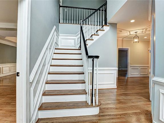 3rd image of 5824 Ascot Glen Dr